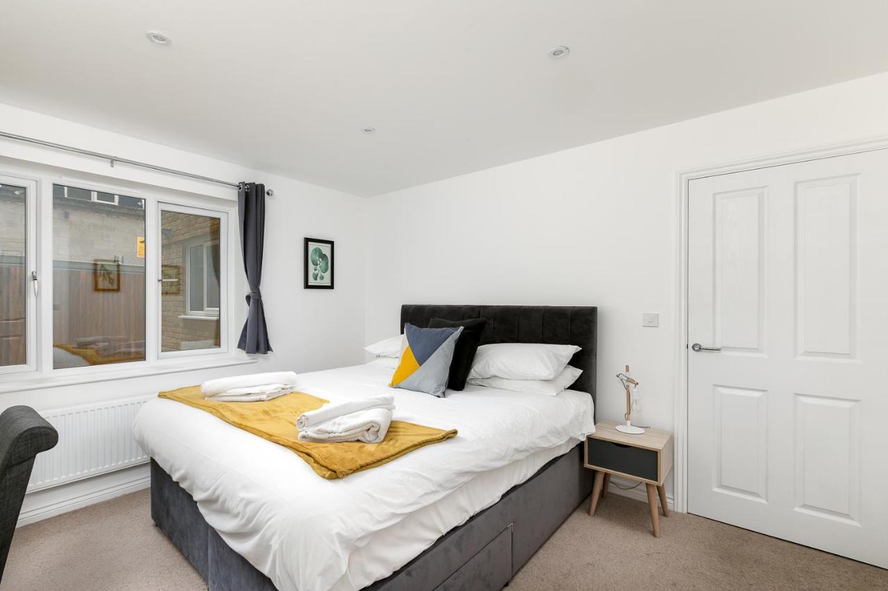 Hertford Serviced Apartments Уеър Екстериор снимка