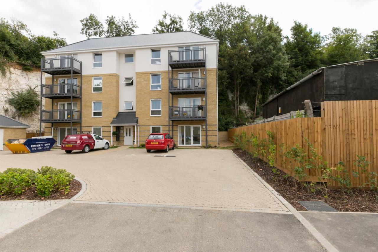 Hertford Serviced Apartments Уеър Екстериор снимка