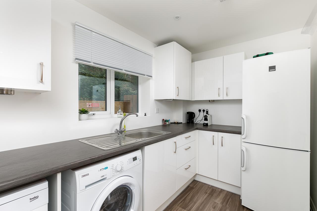 Hertford Serviced Apartments Уеър Екстериор снимка
