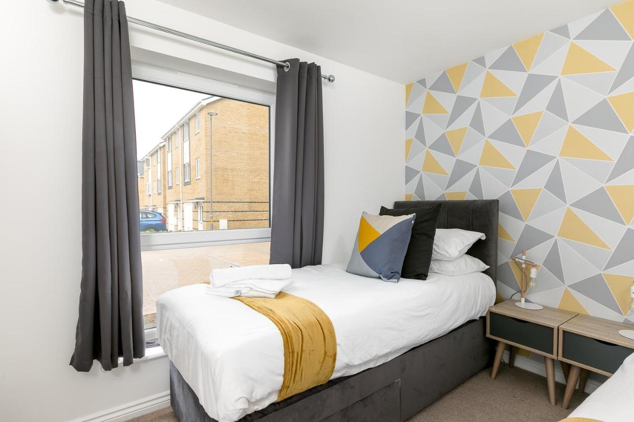Hertford Serviced Apartments Уеър Екстериор снимка