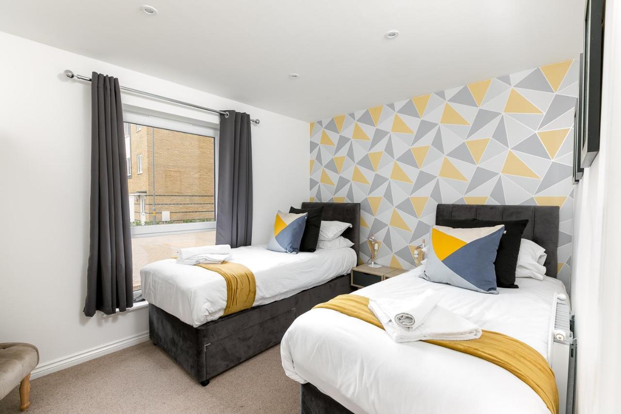 Hertford Serviced Apartments Уеър Екстериор снимка
