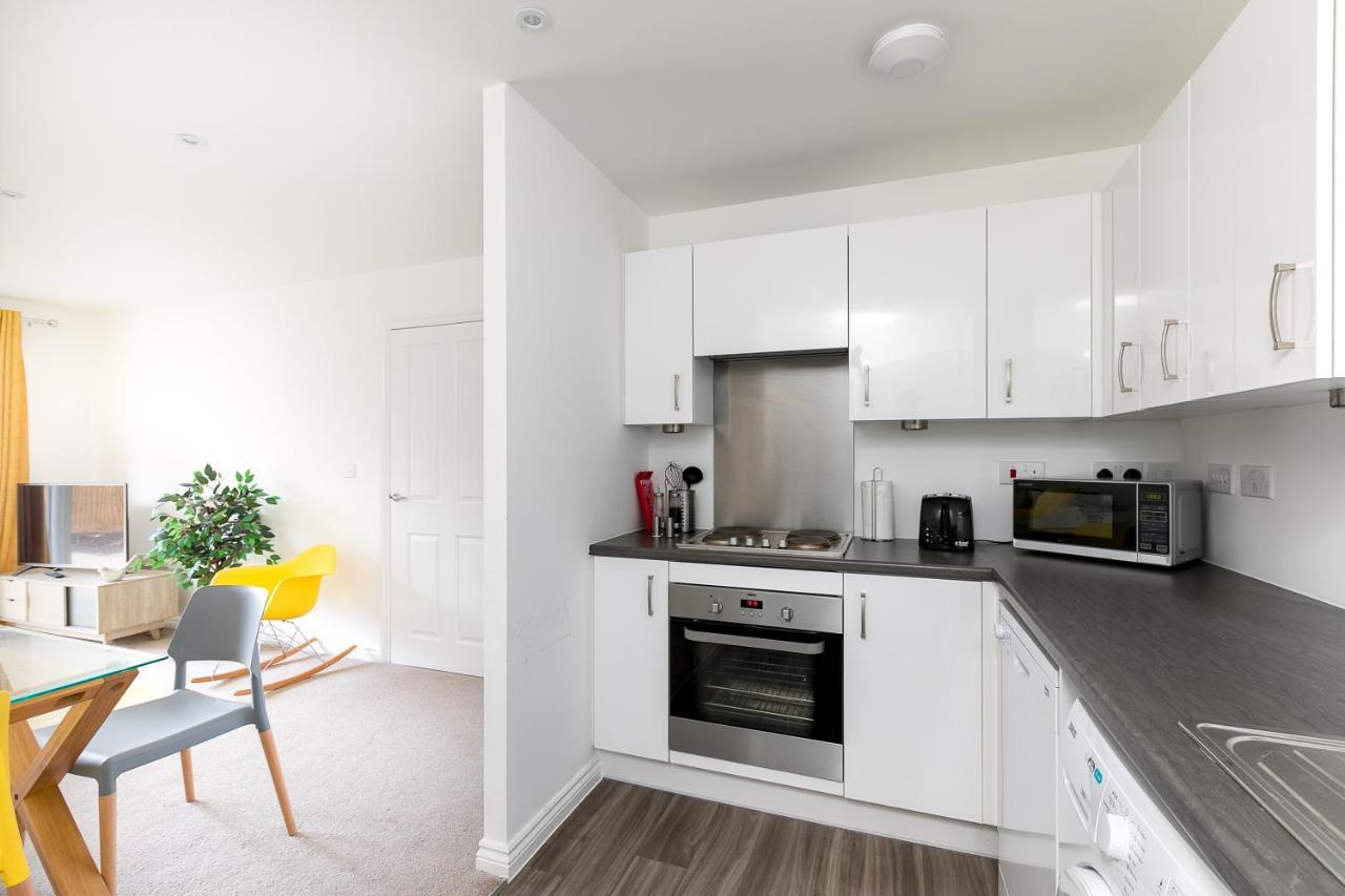 Hertford Serviced Apartments Уеър Екстериор снимка