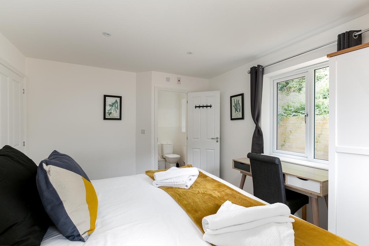 Hertford Serviced Apartments Уеър Екстериор снимка