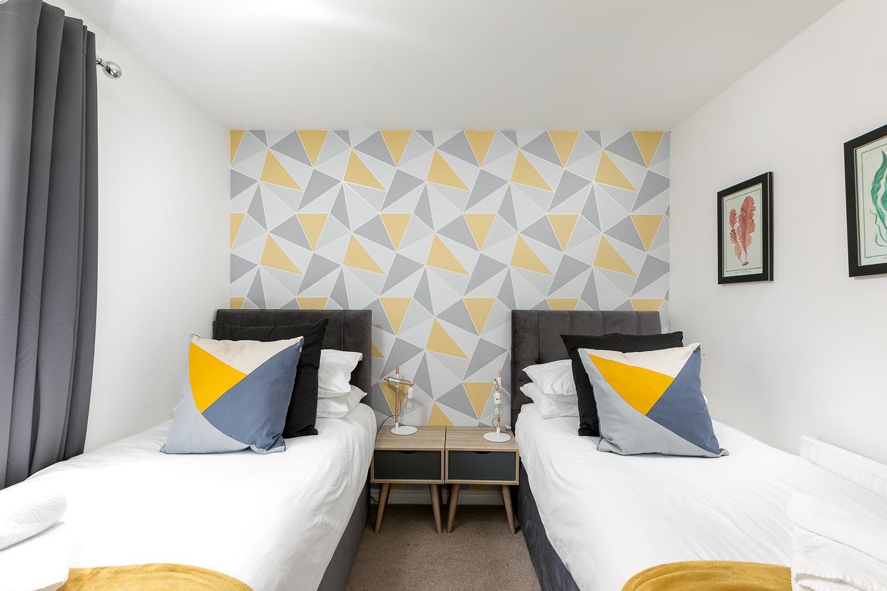 Hertford Serviced Apartments Уеър Екстериор снимка