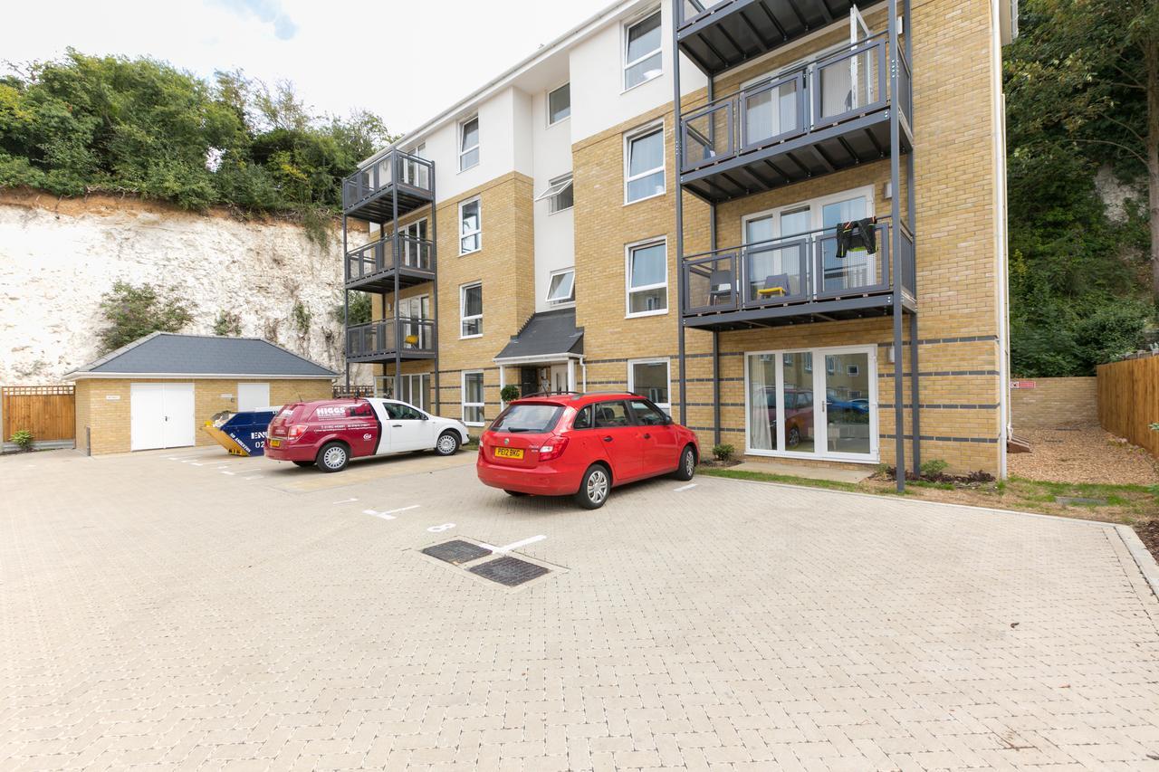 Hertford Serviced Apartments Уеър Екстериор снимка